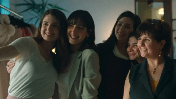 Happy Holidays Vorschaubild des Trailers